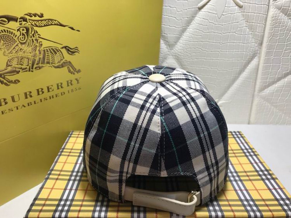 Bv*b*rry Hat